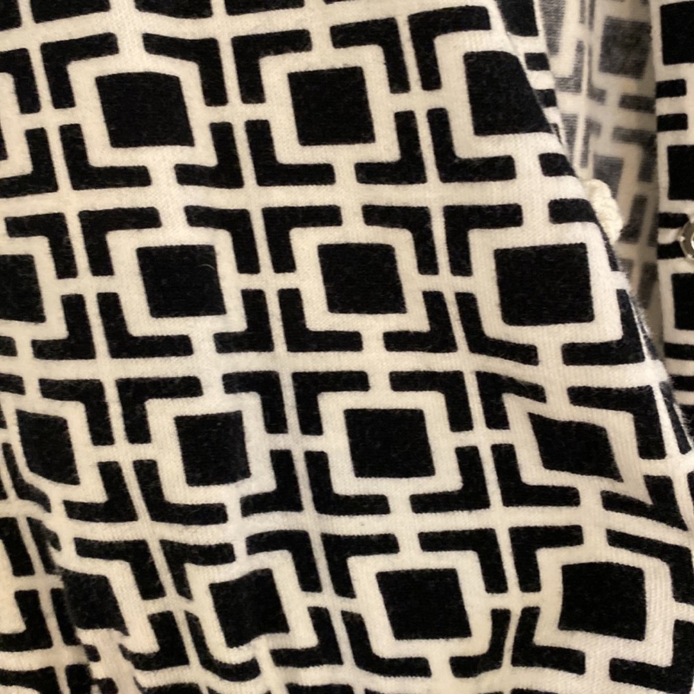 Banana Republic geometric pattern black white sweater cardigan with snap buttons - Picture 2 of 5
